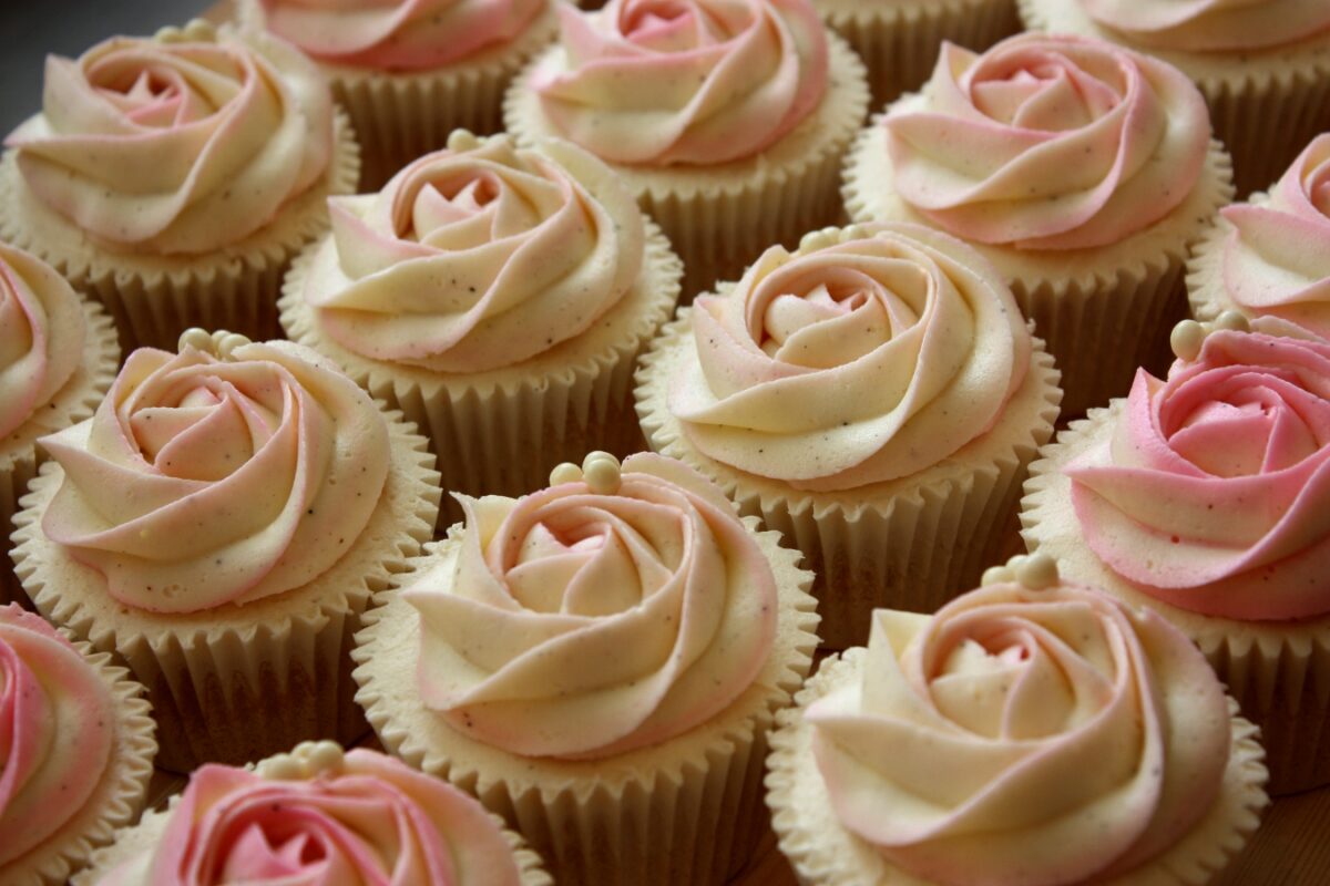 Rose swirls cupcake decoration